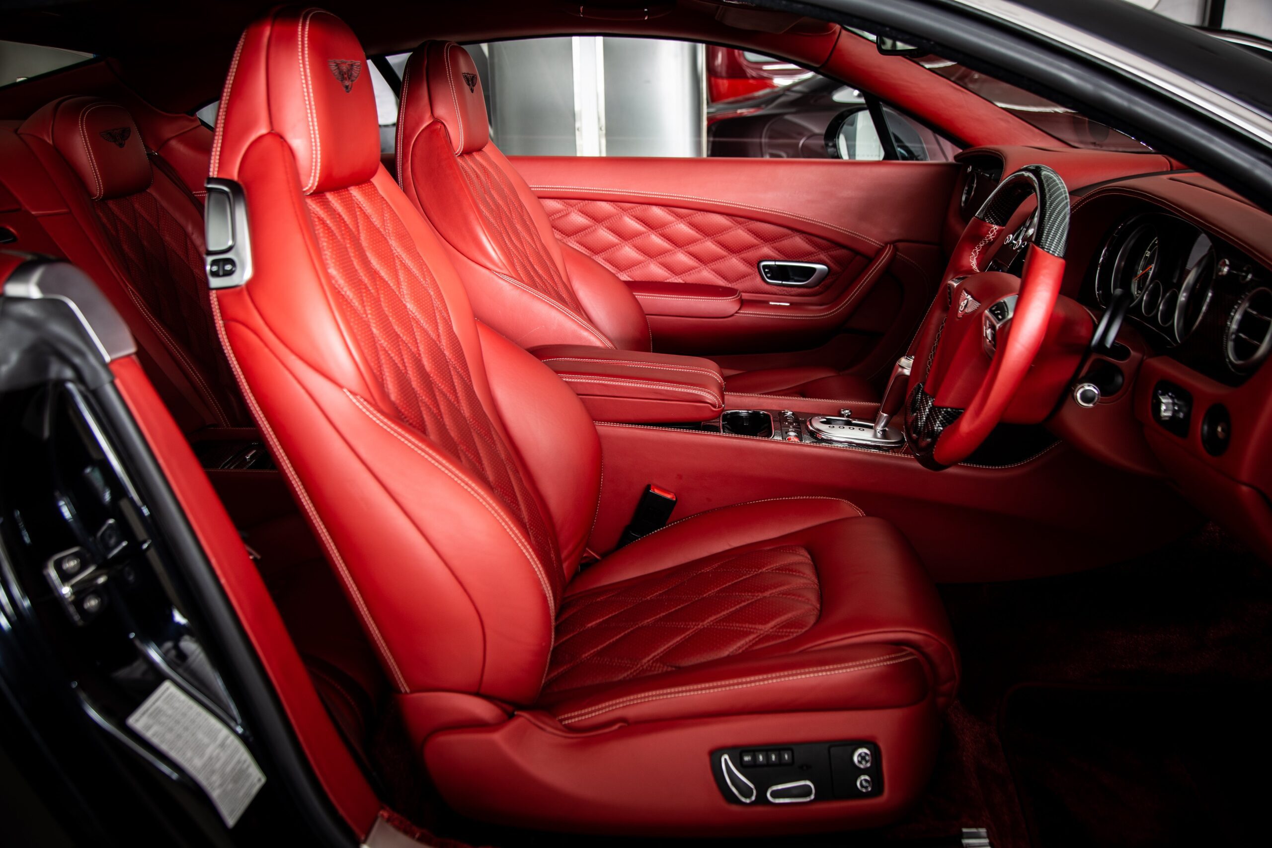 Interior rosu piele naturală auto